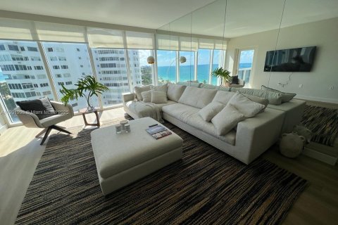 Снять в аренду кондоминиум в Бэл-Харбор, Флорида 1 спальня, 83.24м2, № 1952963 - фото 1