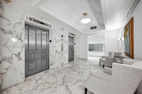 Condo in Miami Beach, Florida, 1 bedroom  № 2031750 - photo 26
