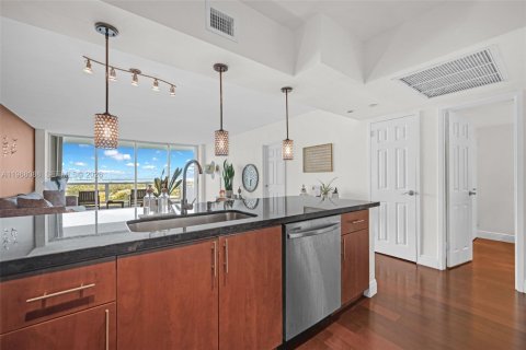 Condo in Miami Beach, Florida, 1 bedroom  № 2031750 - photo 13