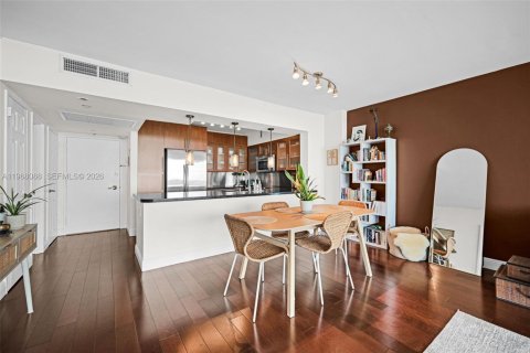 Condo in Miami Beach, Florida, 1 bedroom  № 2031750 - photo 10