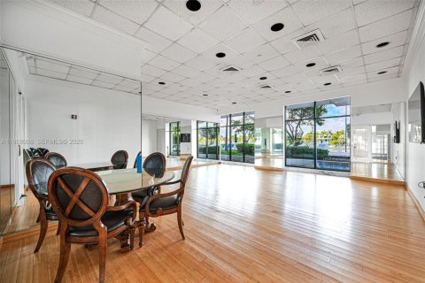 Condo in Miami Beach, Florida, 1 bedroom  № 2031750 - photo 29