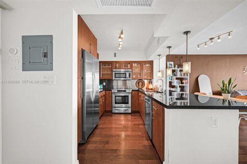 Condo in Miami Beach, Florida, 1 bedroom  № 2031750 - photo 15