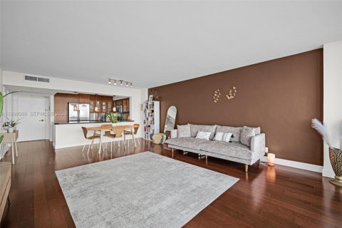Condo in Miami Beach, Florida, 1 bedroom  № 2031750 - photo 12