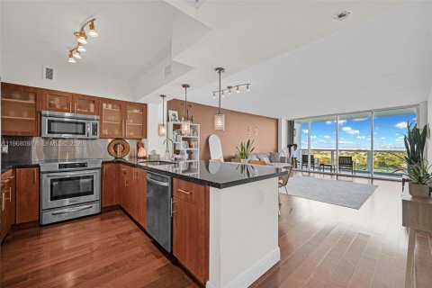 Condo in Miami Beach, Florida, 1 bedroom  № 2031750 - photo 8