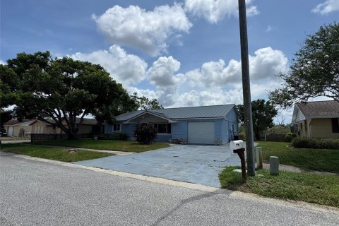 Villa ou maison à louer à Holiday, Floride: 3 chambres, 122.63 m2 № 1835354 - photo 4