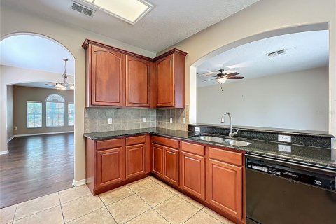 House in Orlando, Florida 5 bedrooms, 320.98 sq.m. № 1656967 - photo 18