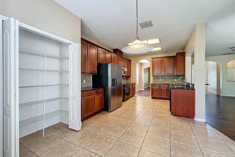 House in Orlando, Florida 5 bedrooms, 320.98 sq.m. № 1656967 - photo 13