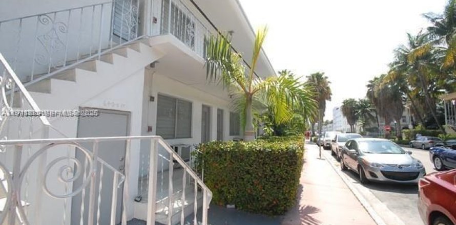 Studio à Condo à Miami Beach, Floride № 1982009