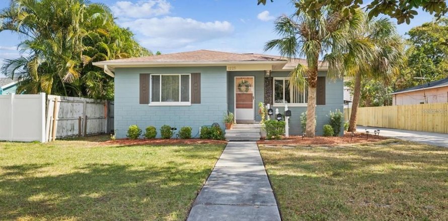 Propiedad comercial en Saint Petersburg, Florida 4 dormitorios, 264.49 m2 № 1771527