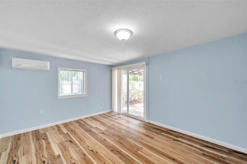 Immobilier commercial à vendre à Saint Petersburg, Floride: 4 chambres, 264.49 m2 № 1771527 - photo 17