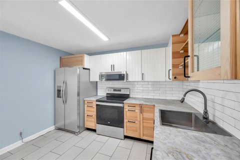 Immobilier commercial à vendre à Saint Petersburg, Floride: 4 chambres, 264.49 m2 № 1771527 - photo 12