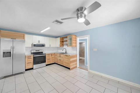 Immobilier commercial à vendre à Saint Petersburg, Floride: 4 chambres, 264.49 m2 № 1771527 - photo 13