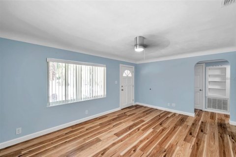 Immobilier commercial à vendre à Saint Petersburg, Floride: 4 chambres, 264.49 m2 № 1771527 - photo 6