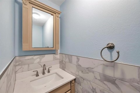 Immobilier commercial à vendre à Saint Petersburg, Floride: 4 chambres, 264.49 m2 № 1771527 - photo 14