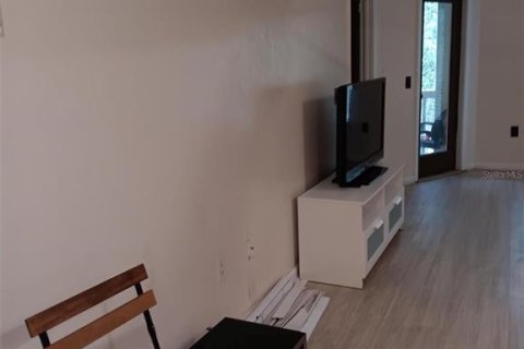 Condominio en alquiler en Gainesville, Florida, 1 dormitorio, 109.35 m2 № 2267253 - foto 10