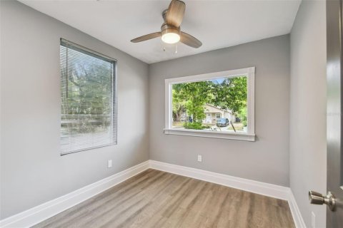 House in Tampa, Florida 6 bedrooms, 165.83 sq.m. № 1614907 - photo 6