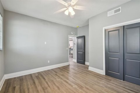House in Tampa, Florida 6 bedrooms, 165.83 sq.m. № 1614907 - photo 14