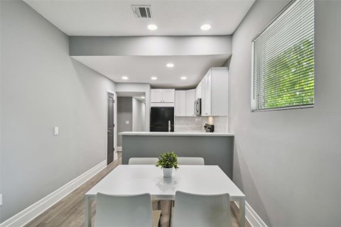 House in Tampa, Florida 6 bedrooms, 165.83 sq.m. № 1614907 - photo 20