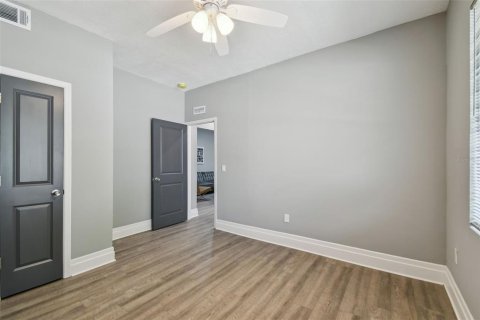 House in Tampa, Florida 6 bedrooms, 165.83 sq.m. № 1614907 - photo 18