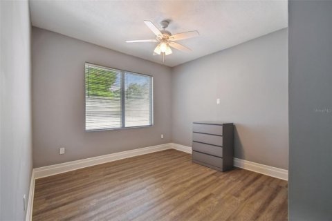 House in Tampa, Florida 6 bedrooms, 165.83 sq.m. № 1614907 - photo 17