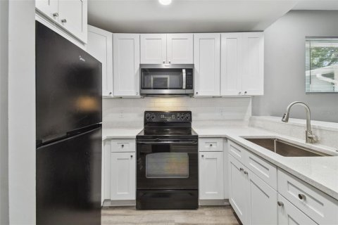 House in Tampa, Florida 6 bedrooms, 165.83 sq.m. № 1614907 - photo 25