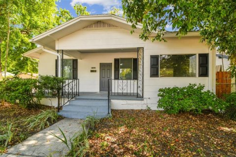 House in Tampa, Florida 6 bedrooms, 165.83 sq.m. № 1614907 - photo 3