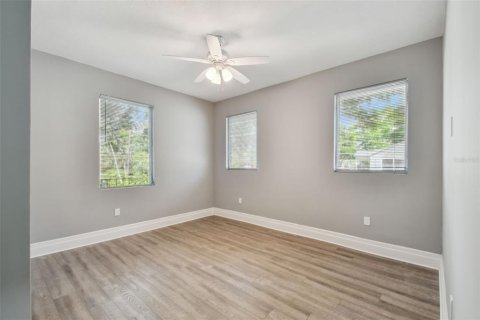 House in Tampa, Florida 6 bedrooms, 165.83 sq.m. № 1614907 - photo 13