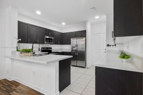 House in Homestead, Florida 3 bedrooms, 188.03 sq.m. № 2081825 - photo 5