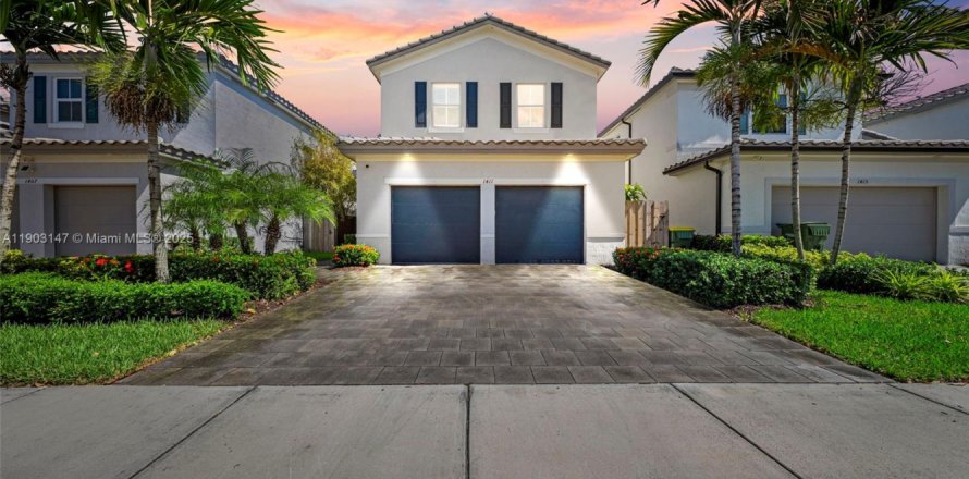 House in Homestead, Florida 3 bedrooms, 188.03 sq.m. № 2081825