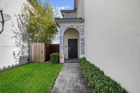 House in Homestead, Florida 3 bedrooms, 188.03 sq.m. № 2081825 - photo 8