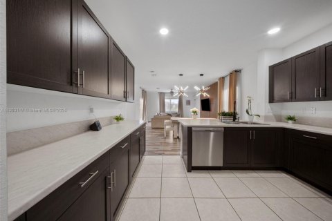 House in Homestead, Florida 3 bedrooms, 188.03 sq.m. № 2081825 - photo 6