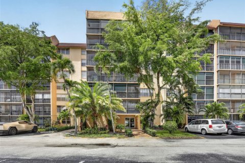 Copropriété à vendre à Lauderhill, Floride: 1 chambre, 72.46 m2 № 2089517 - photo 2