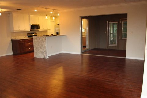 Casa en alquiler en Sarasota, Florida, 3 dormitorios, 185.8 m2 № 1774689 - foto 2