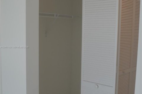 Condo in Doral, Florida, 3 bedrooms  № 2339855 - photo 23