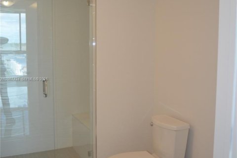 Condo in Doral, Florida, 3 bedrooms  № 2339855 - photo 22