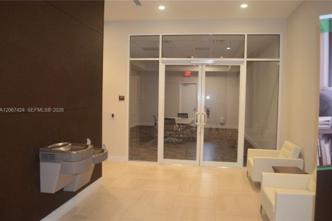 Condo in Doral, Florida, 3 bedrooms  № 2339855 - photo 10