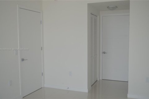 Condo in Doral, Florida, 3 bedrooms  № 2339855 - photo 14