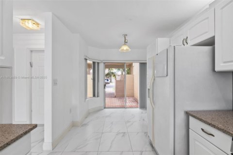 Townhouse in Doral, Florida 3 bedrooms, 176.33 sq.m. № 1728976 - photo 9