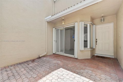 Townhouse in Doral, Florida 3 bedrooms, 176.33 sq.m. № 1728976 - photo 4