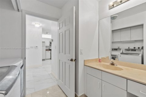 Townhouse in Doral, Florida 3 bedrooms, 176.33 sq.m. № 1728976 - photo 18