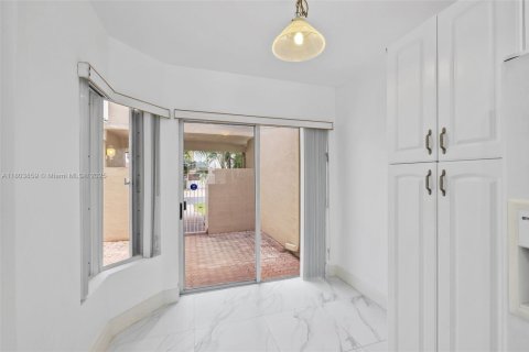 Townhouse in Doral, Florida 3 bedrooms, 176.33 sq.m. № 1728976 - photo 8
