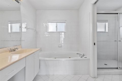 Townhouse in Doral, Florida 3 bedrooms, 176.33 sq.m. № 1728976 - photo 28