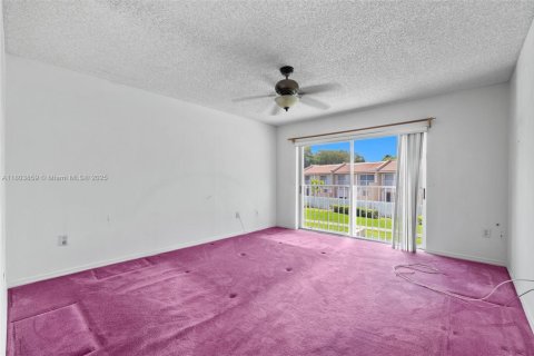 Townhouse in Doral, Florida 3 bedrooms, 176.33 sq.m. № 1728976 - photo 24