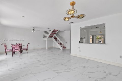 Townhouse in Doral, Florida 3 bedrooms, 176.33 sq.m. № 1728976 - photo 21