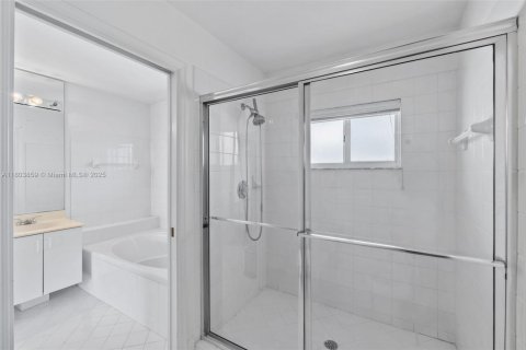 Townhouse in Doral, Florida 3 bedrooms, 176.33 sq.m. № 1728976 - photo 30