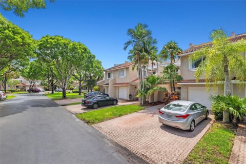 Townhouse in Doral, Florida 3 bedrooms, 176.33 sq.m. № 1728976 - photo 1