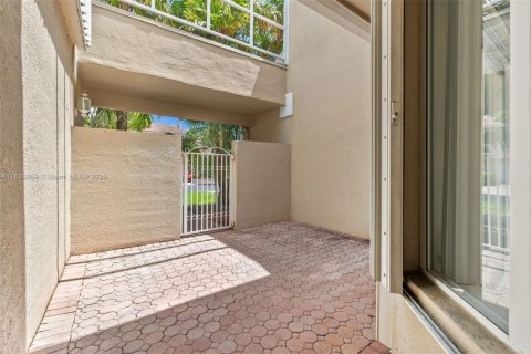 Townhouse in Doral, Florida 3 bedrooms, 176.33 sq.m. № 1728976 - photo 5