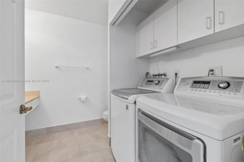 Townhouse in Doral, Florida 3 bedrooms, 176.33 sq.m. № 1728976 - photo 16