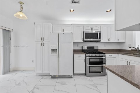 Townhouse in Doral, Florida 3 bedrooms, 176.33 sq.m. № 1728976 - photo 7