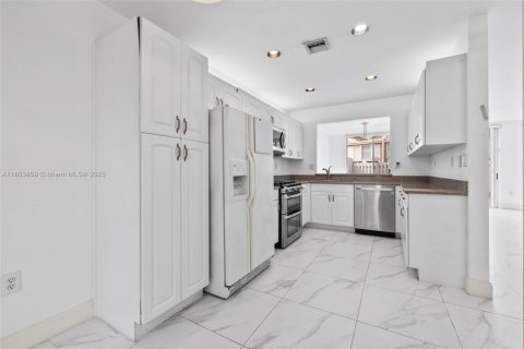 Townhouse in Doral, Florida 3 bedrooms, 176.33 sq.m. № 1728976 - photo 10
